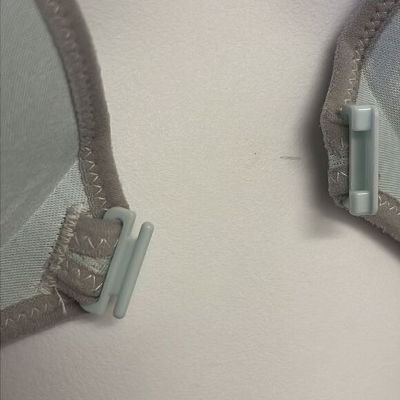 Knockout by Victoria Sport Pale Green/Gray Double Closure Razorback Bra-34C - Picture 9 of 16